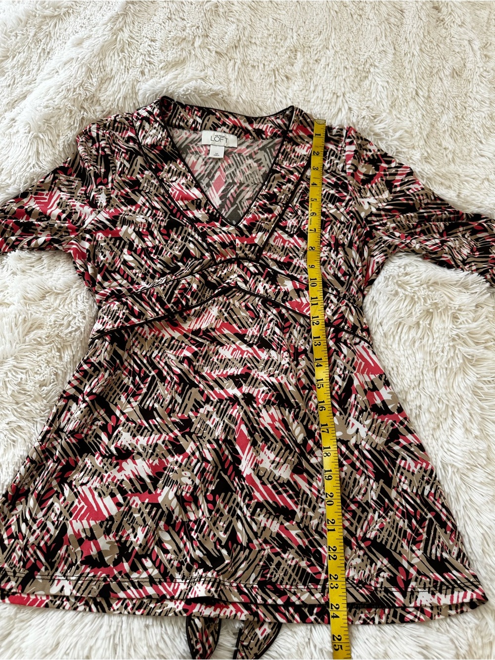LOFT Women’s Abstract Print Faux Wrap Tie Waist Top Size Medium Pink Brown Cream - Picture 3 of 6